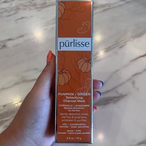 Pumpkin and ginger detoxifying charcoal mask